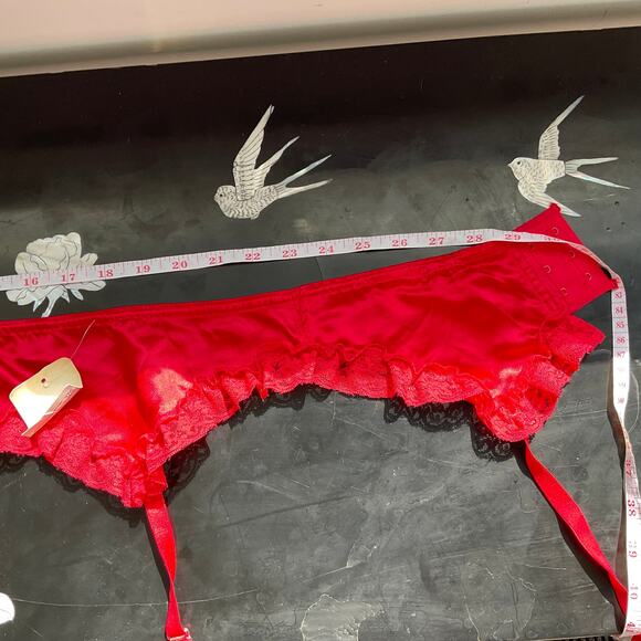 VTG Vintage Ruffle Floral Lace Garter Belts Hook & Eye  Size XL Red - Picture 3 of 3